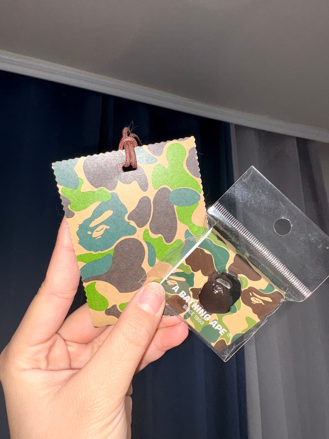 베이프 핀 뱃지 상품이미지1