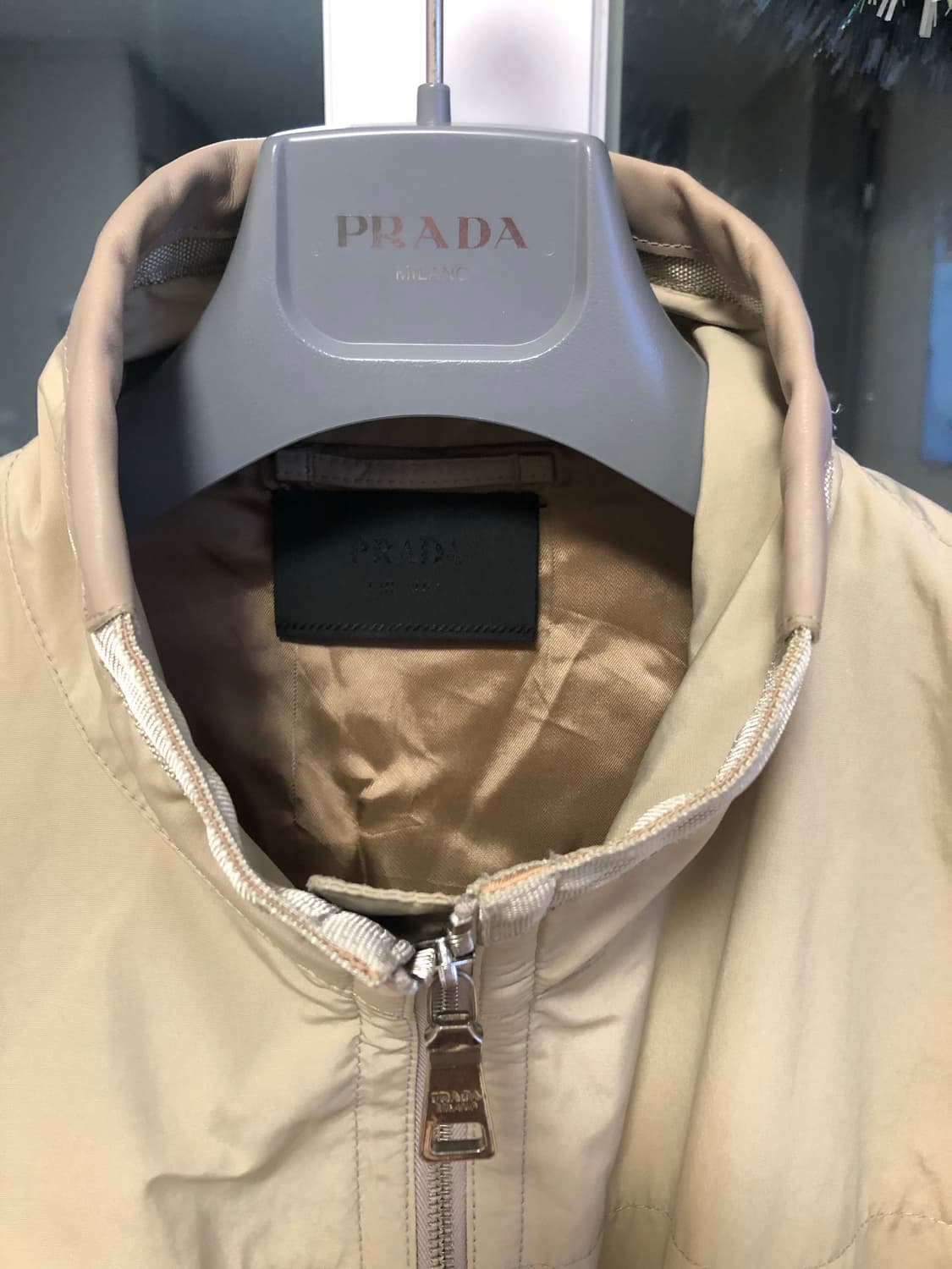 프라다 집업 상품이미지2