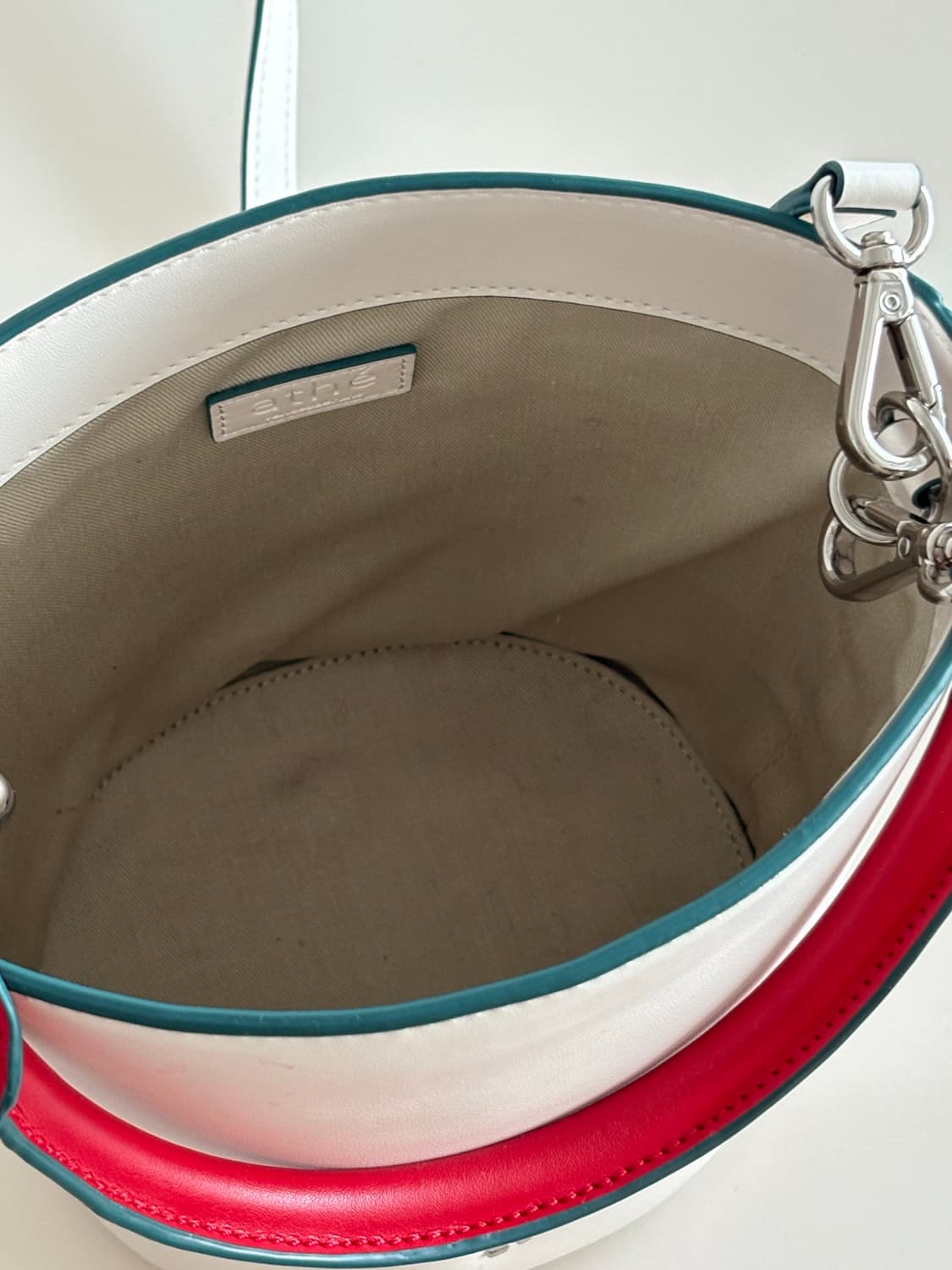 아떼바네사브루노 Elodie 소가죽 소재 버킷백 상품이미지2