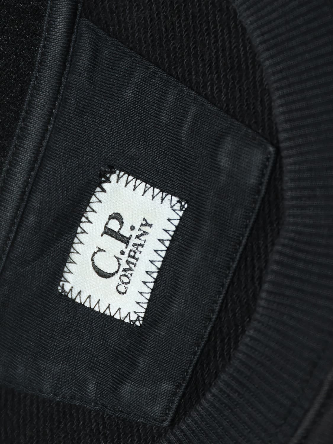 [정품]CP컴퍼니 블랙 렌즈 맨투맨 XXL 상품이미지3