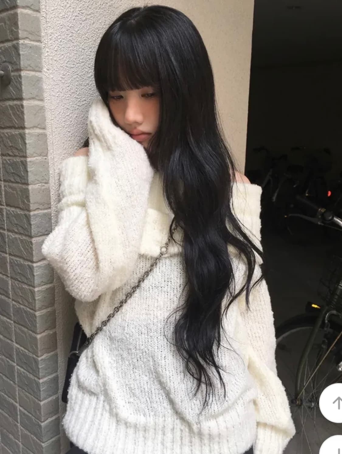 애니원모어 바루 오프숄더 루즈핏 도톰 니트 상품이미지2