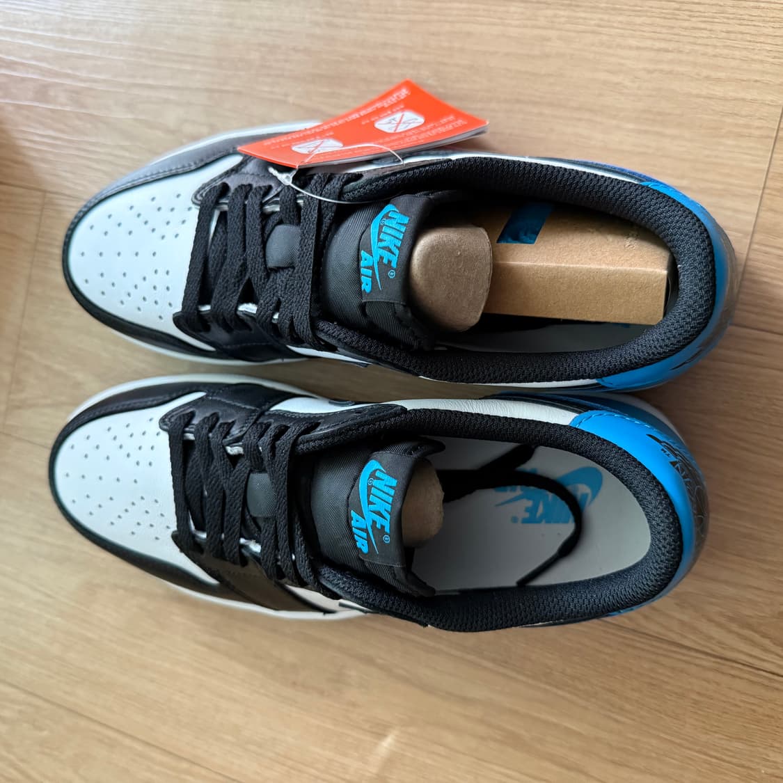 조던 1 레트로 로우 OG 블랙 앤 다크 파우더 블루 상품이미지5