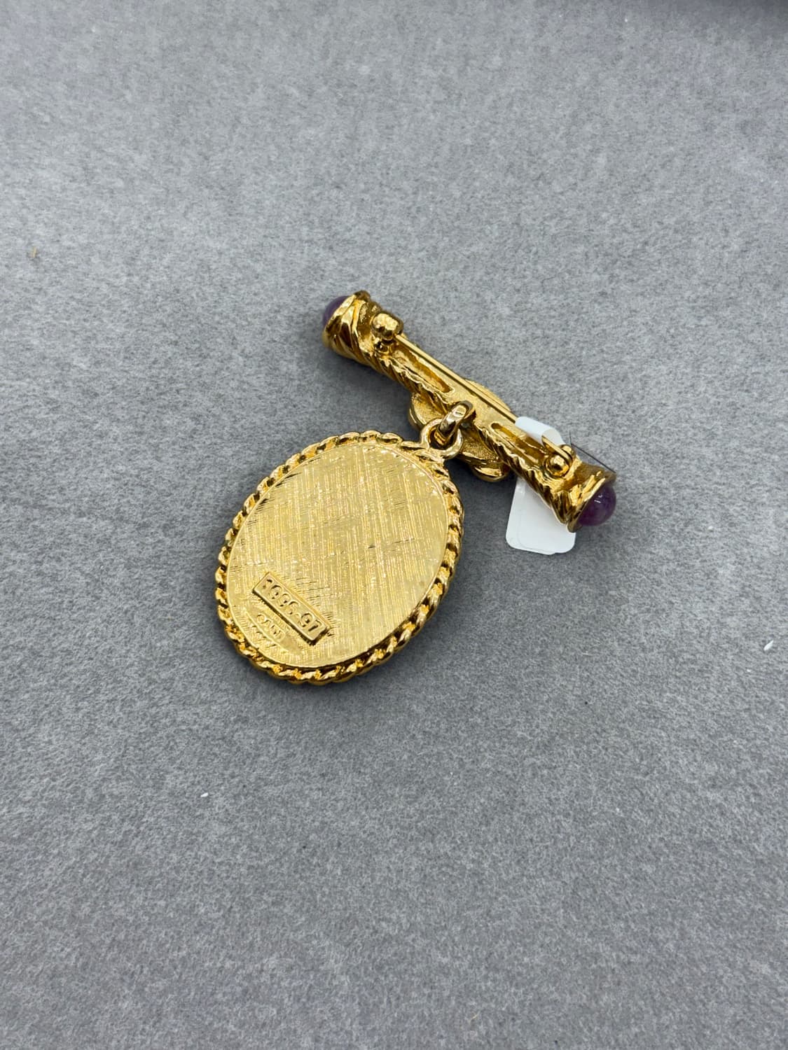 Victorian Portrait Brooch with Gold Fram 상품이미지3