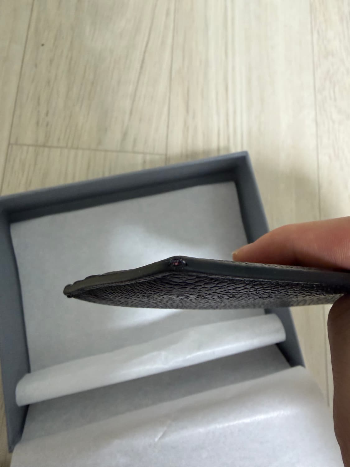 톰브라운 페블 그레인 카프스킨 카드홀더 블랙 삼선 카드지갑 상품이미지4