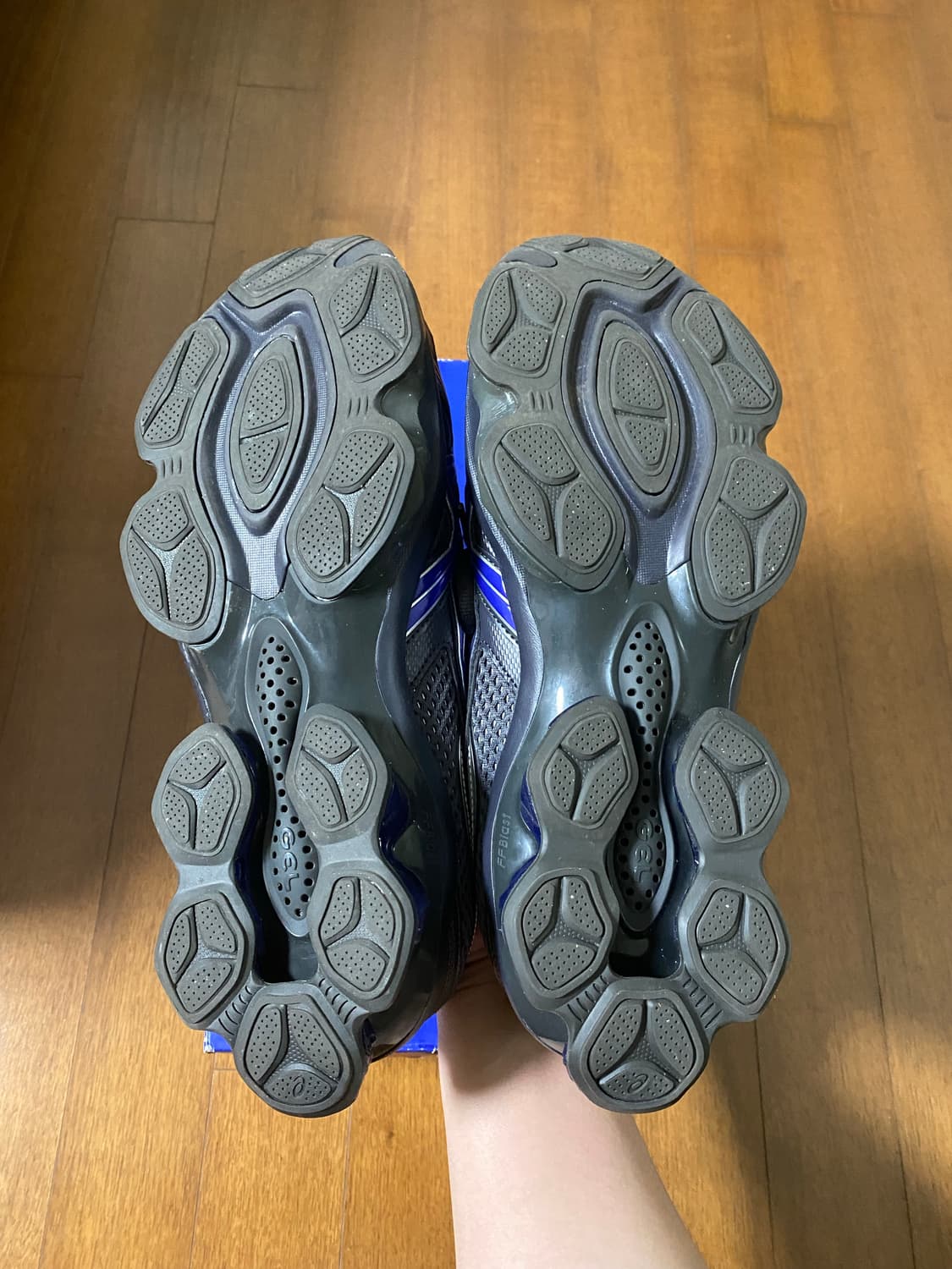 [282.5] 아식스x키코 코스타디노브 젤 퀀텀 지엔치아 다크 그레이 상품이미지4