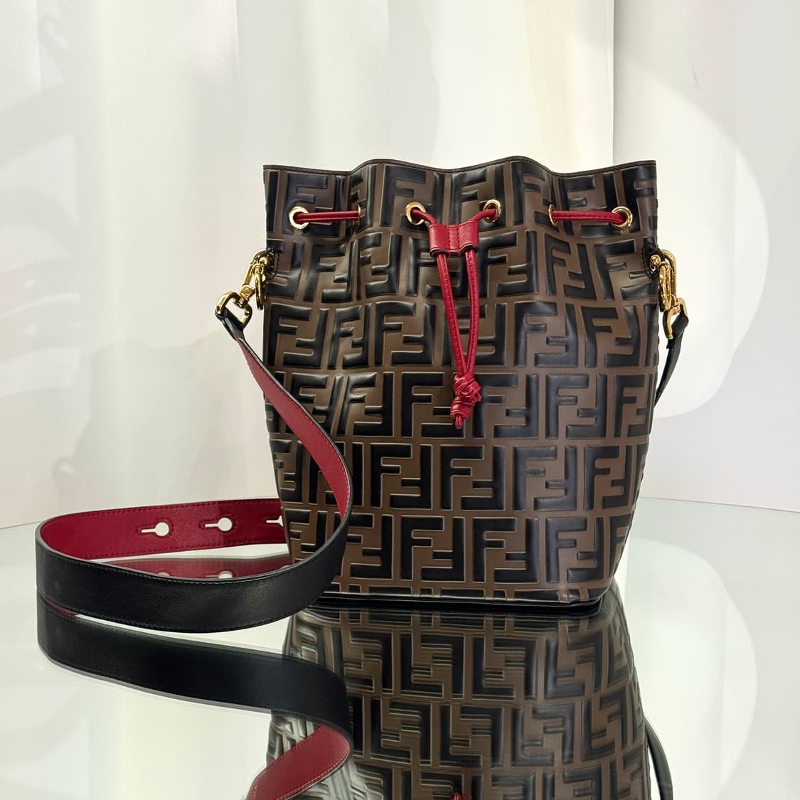 펜디 몬트레조 버킷백 FF 레더 스몰 상품이미지4