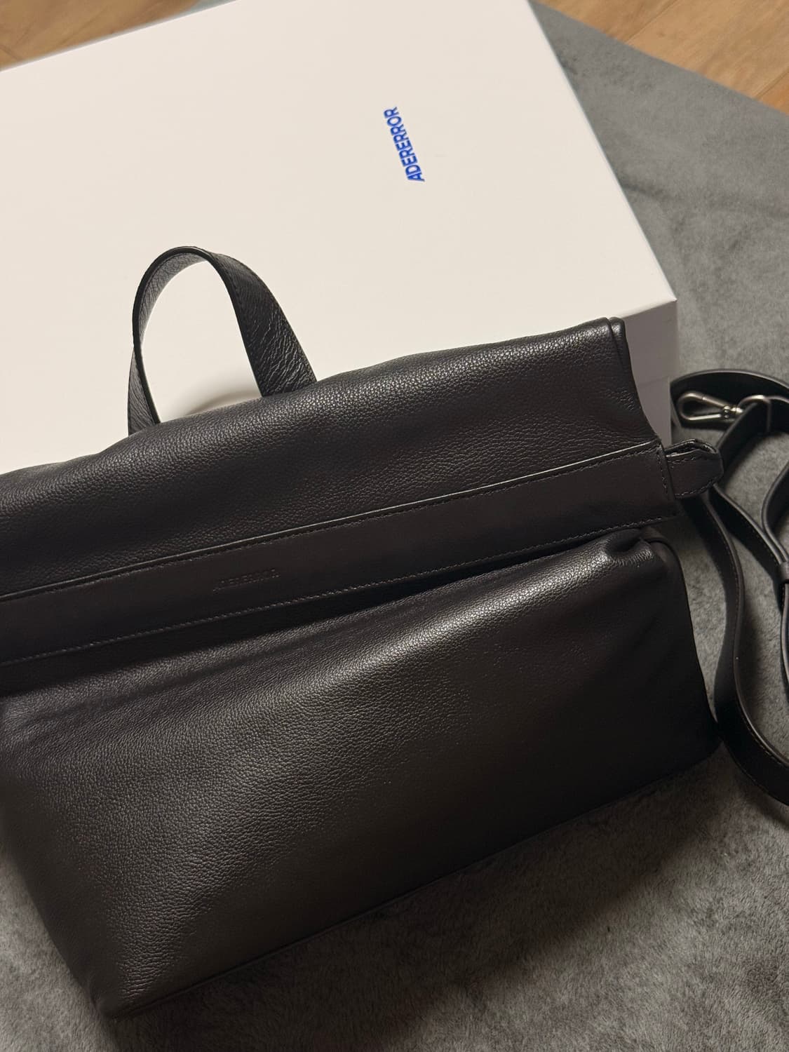 아더에러 크로스백 상품이미지2