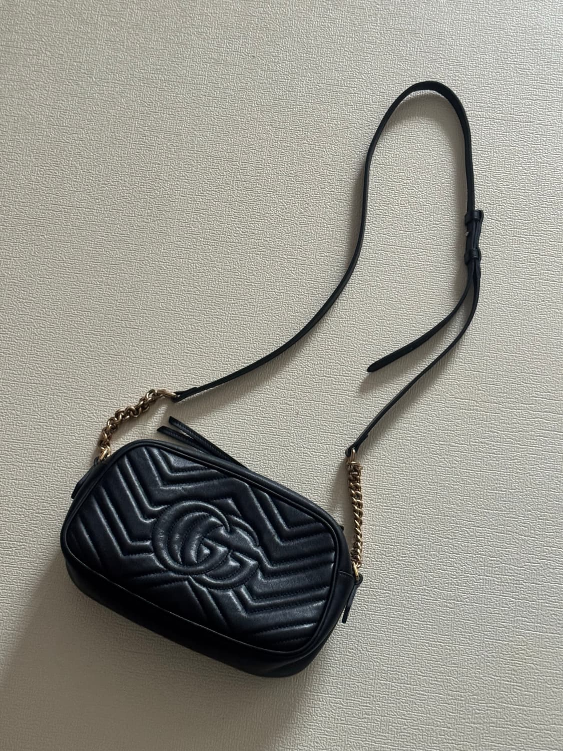 구찌 마몬트 마틀라세 블랙 카메라백 상품이미지4