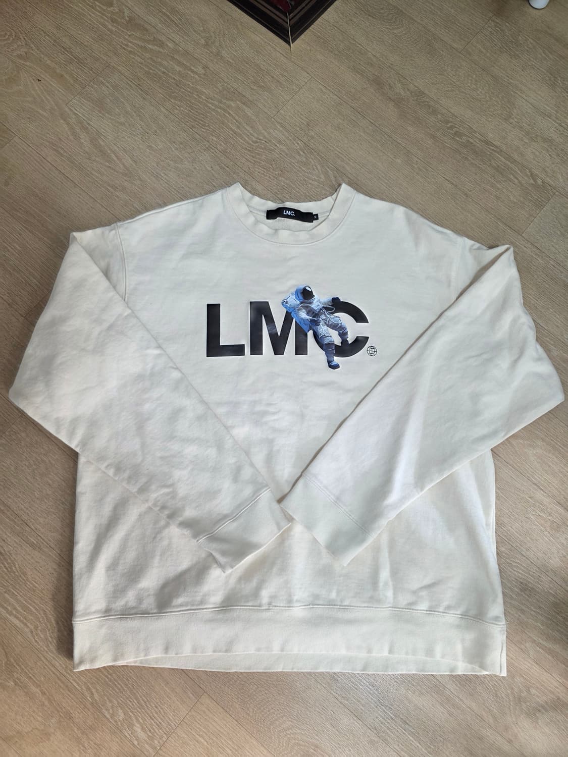 LMC 우주인 맨투맨 상품이미지5