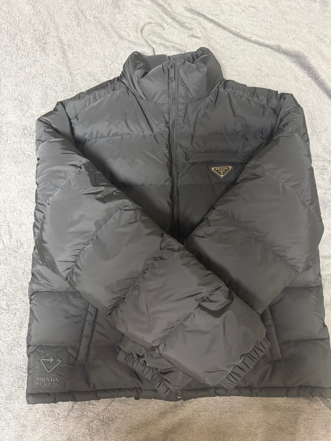 프라다패딩 체스트 로고 하이넥  상품이미지3