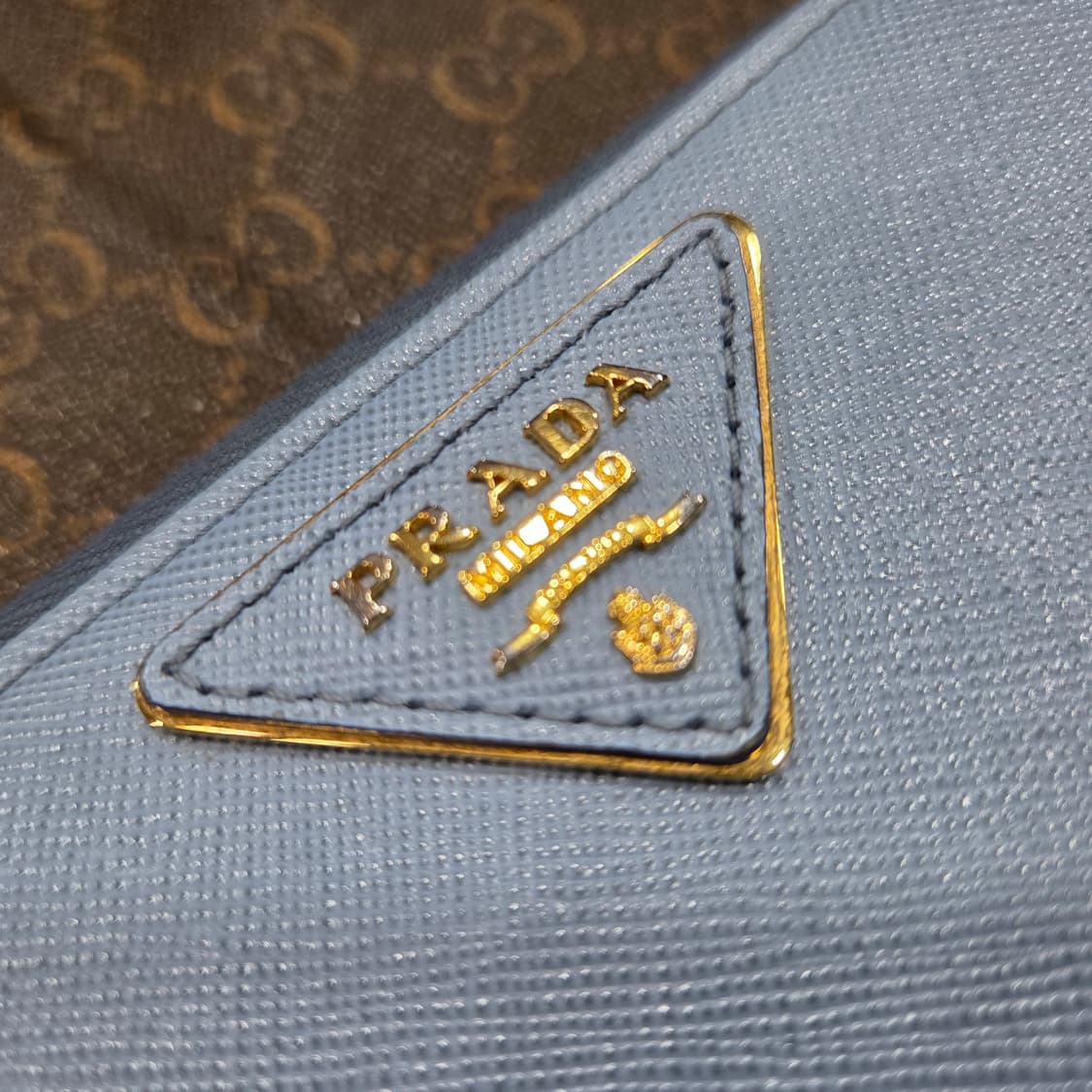 프라다 트라이앵글 장지갑 상품이미지2