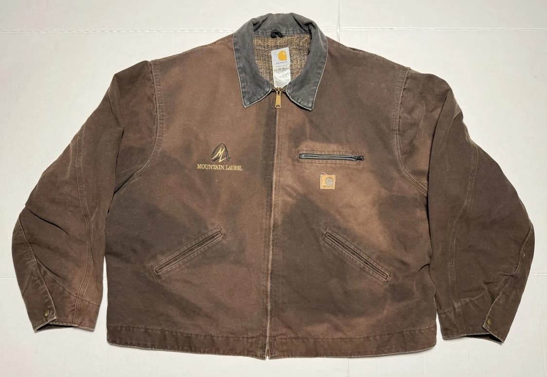 칼하트 J97 디트로이트 마운틴 로럴 커스텀 자켓 다크브라운 상품이미지1