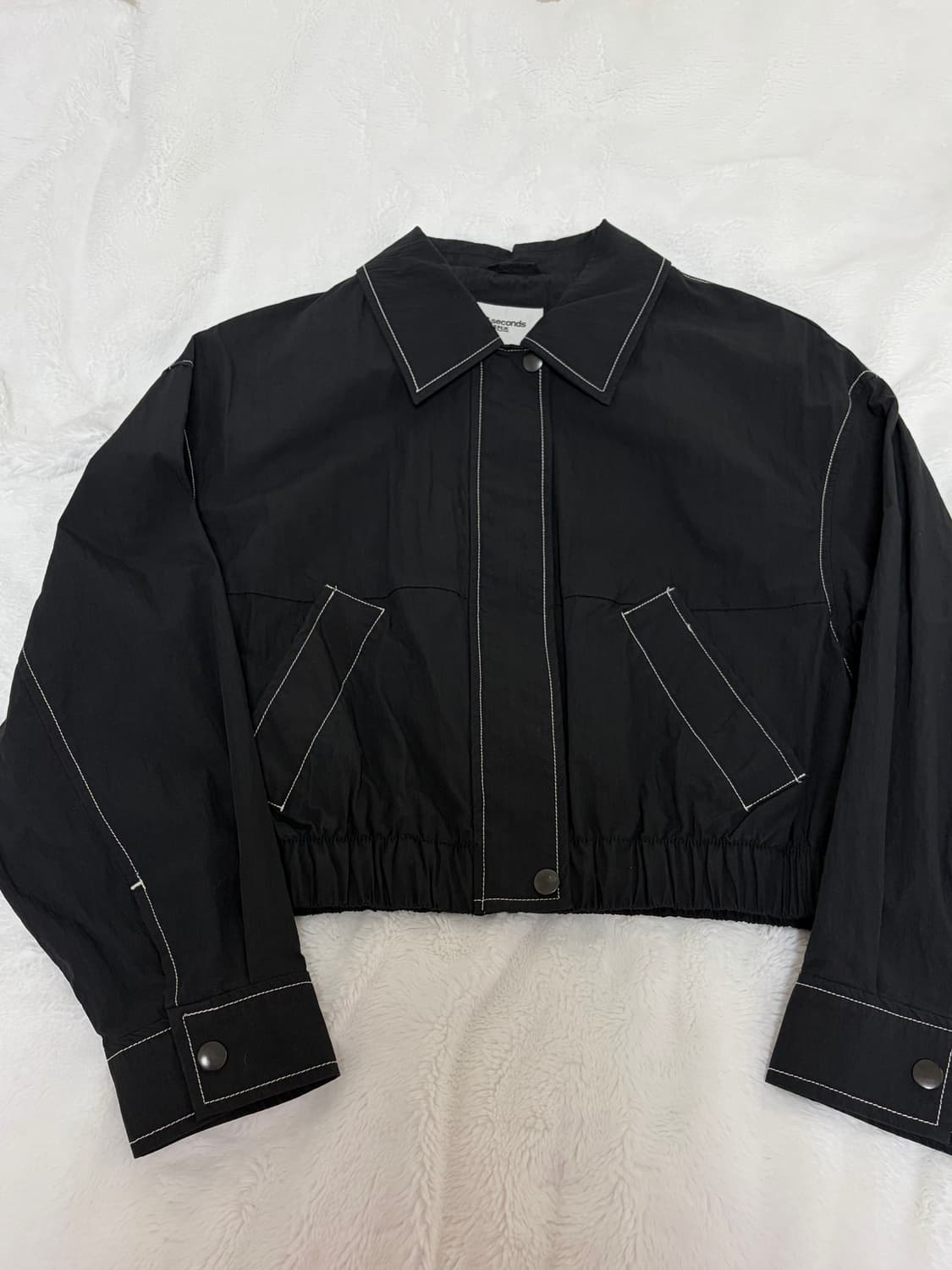 [정가 69,900원/1회 착용] 에잇세컨즈 스티치 집업 점퍼 블랙 XS 상품이미지2