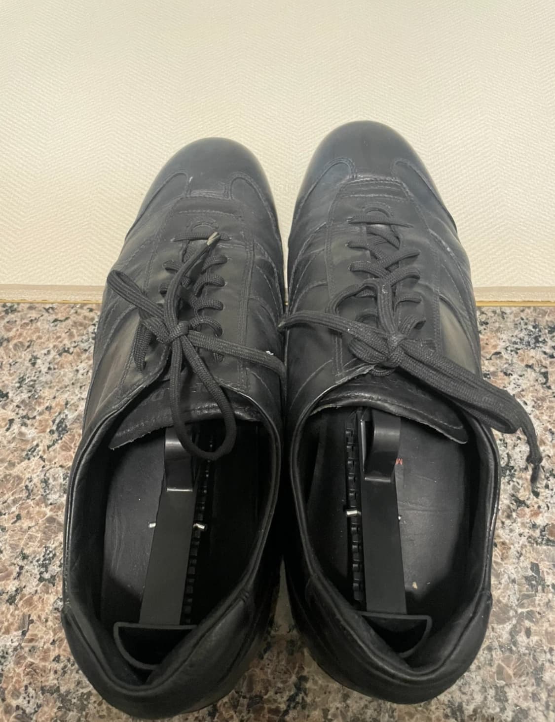 프라다 블랙 가죽 스니커즈 상품이미지4