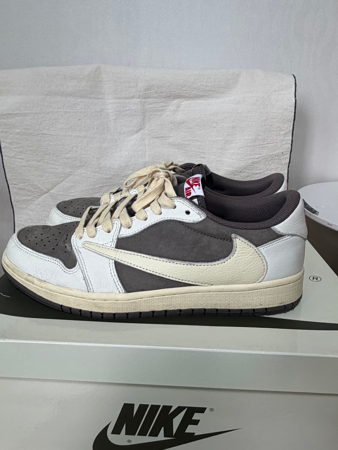 나이키 조던1로우 트래비스스캇 리버스모카 상품이미지2