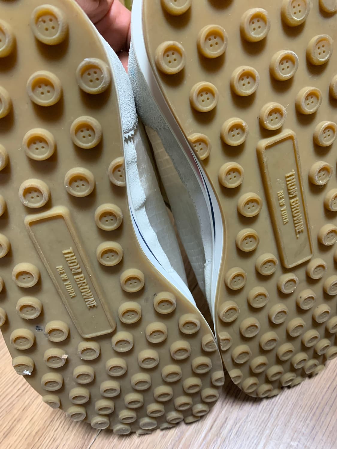 톰브라운 스니커즈 화이트  (41) (265) 상품이미지6