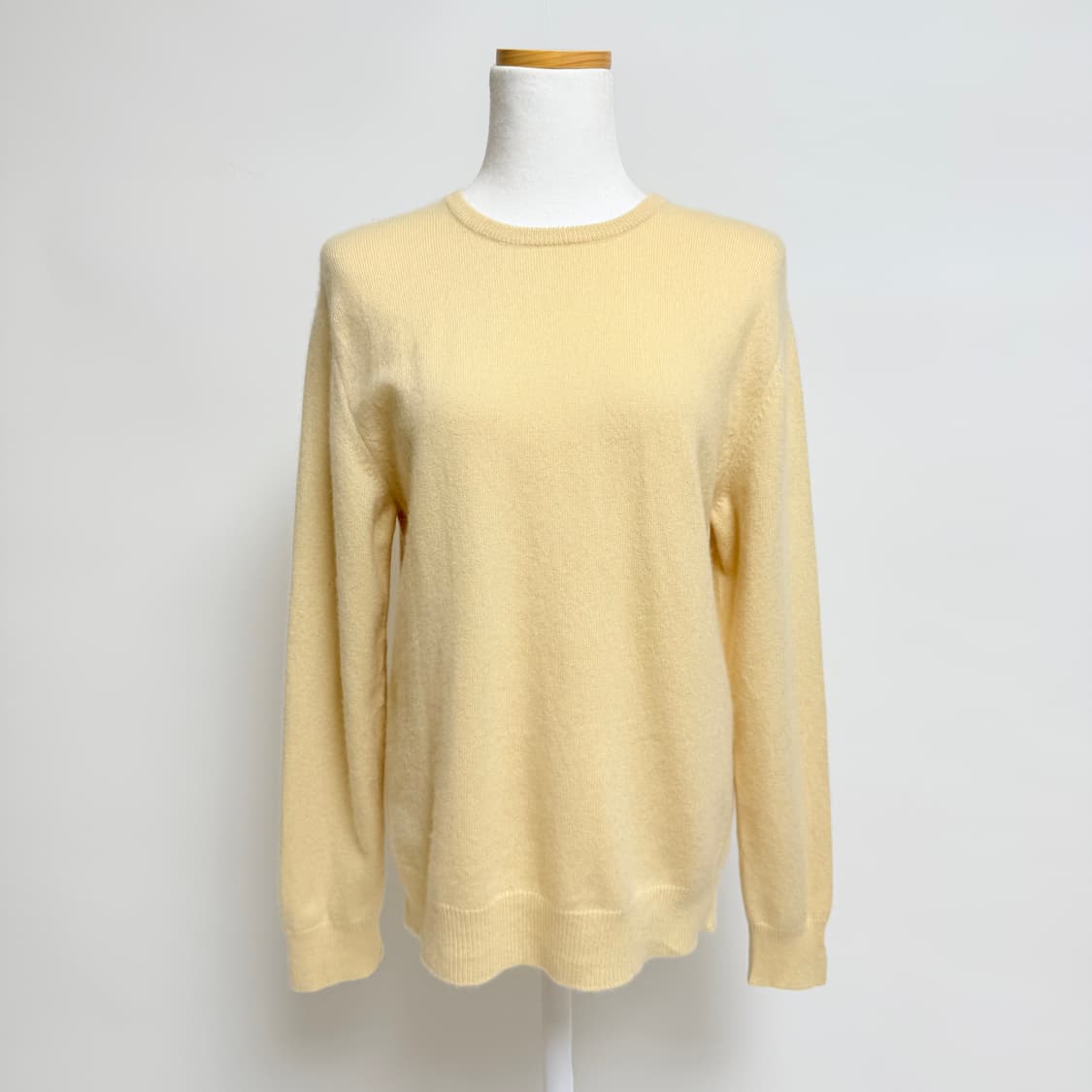 [캐시미어 100%] 버터 옐로우 라운드 니트 상품이미지1
