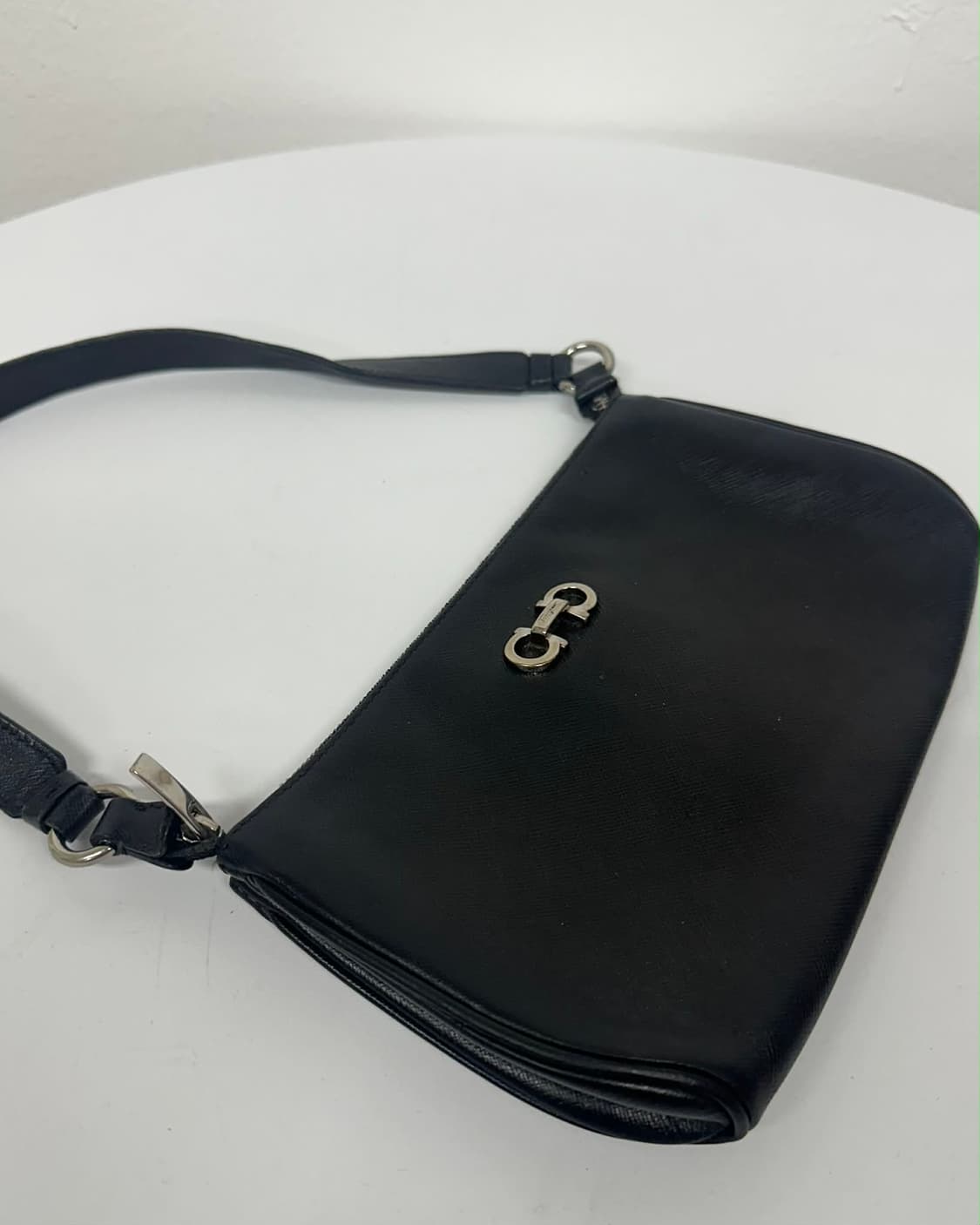 페라가모 은장 간치니 미니백 상품이미지3