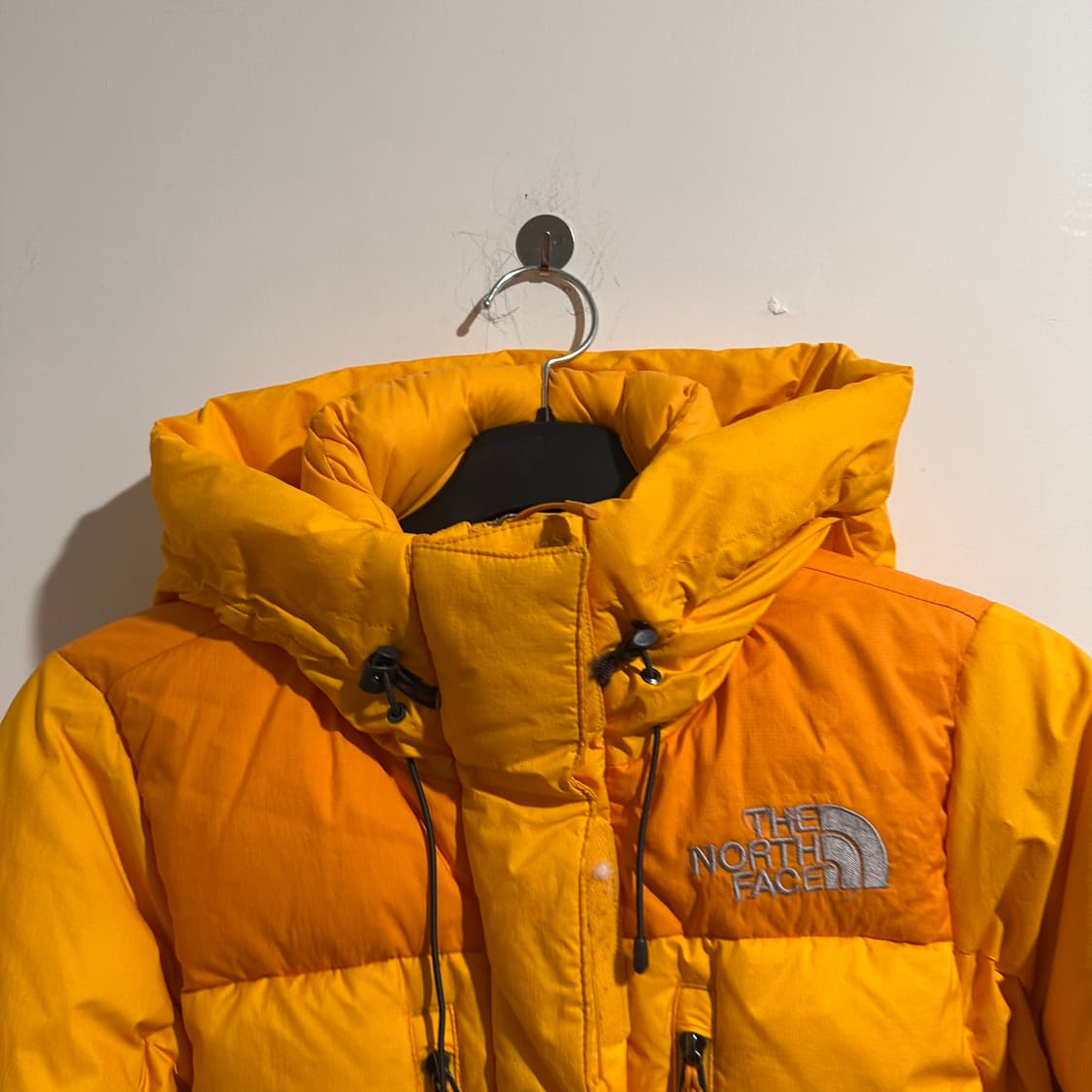 노스페이스 옐로우 패딩 상품이미지2