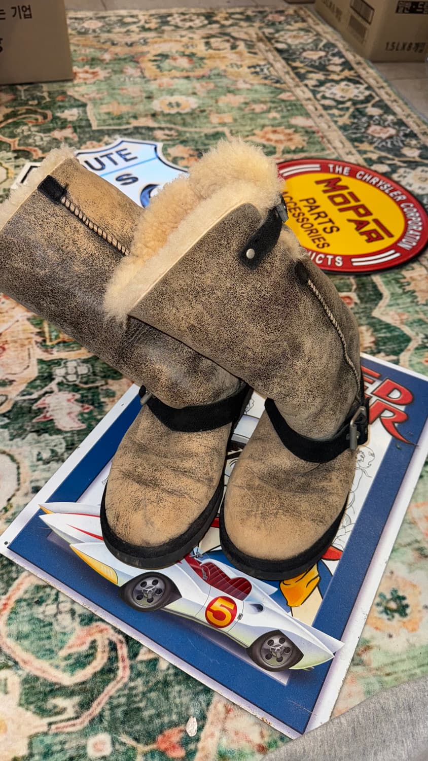 UGG 어그 클래식 쇼트 딜런 무스탕 롱 부츠  상품이미지1