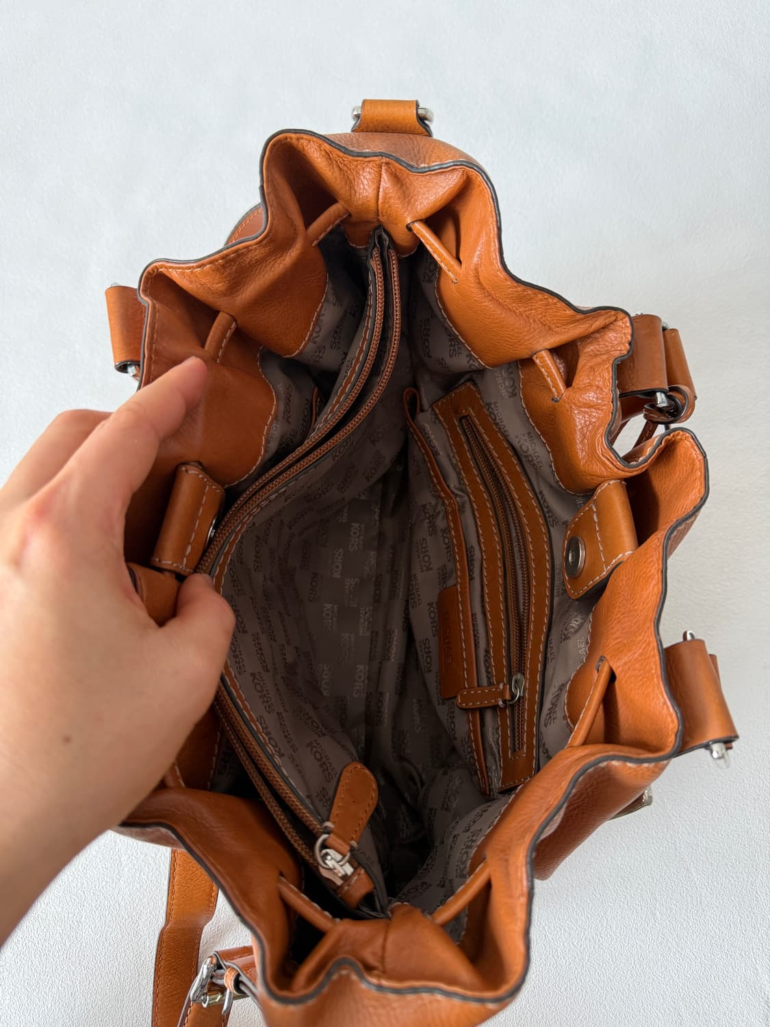 마이클코어스(MICHAEL KORS) 레더 토트 크로스백 상품이미지9