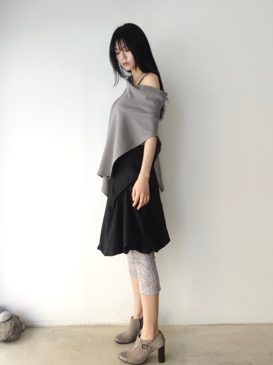 Asymmetric pintuck pumpkin skirt / black 상품이미지4