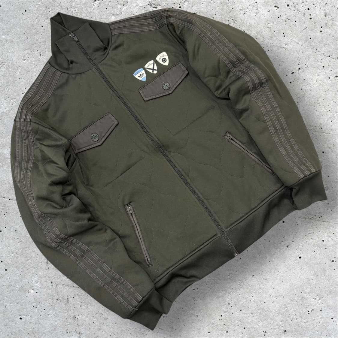 [105] 00s 아디다스 퀼팅 트랙탑 자켓 카키 B465 상품이미지1