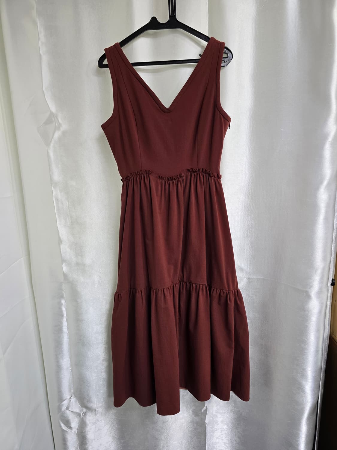 듀엘 브이넥 민소매 플레어 롱 원피스 (1892) 상품이미지1