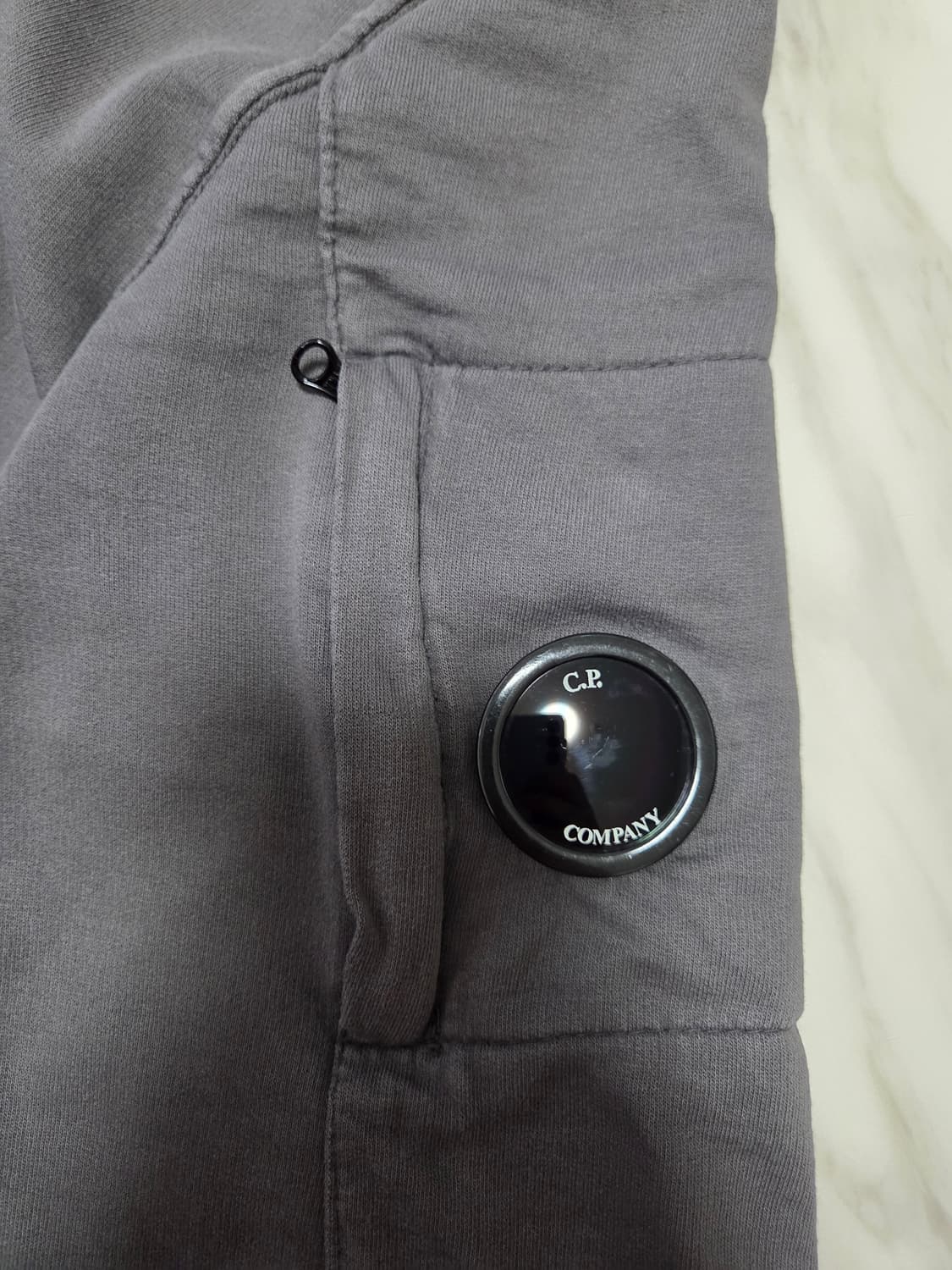 씨피컴퍼니 렌즈 맨투맨 상품이미지4