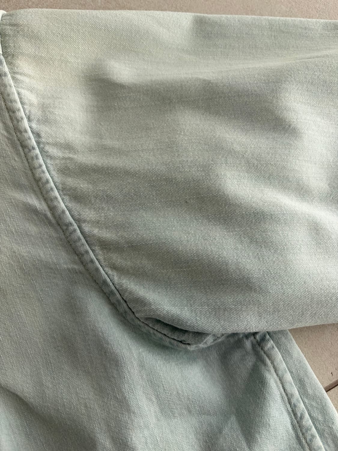 미우미우 크롭 샴브레이 셔츠 라이트 블루 38 상품이미지6