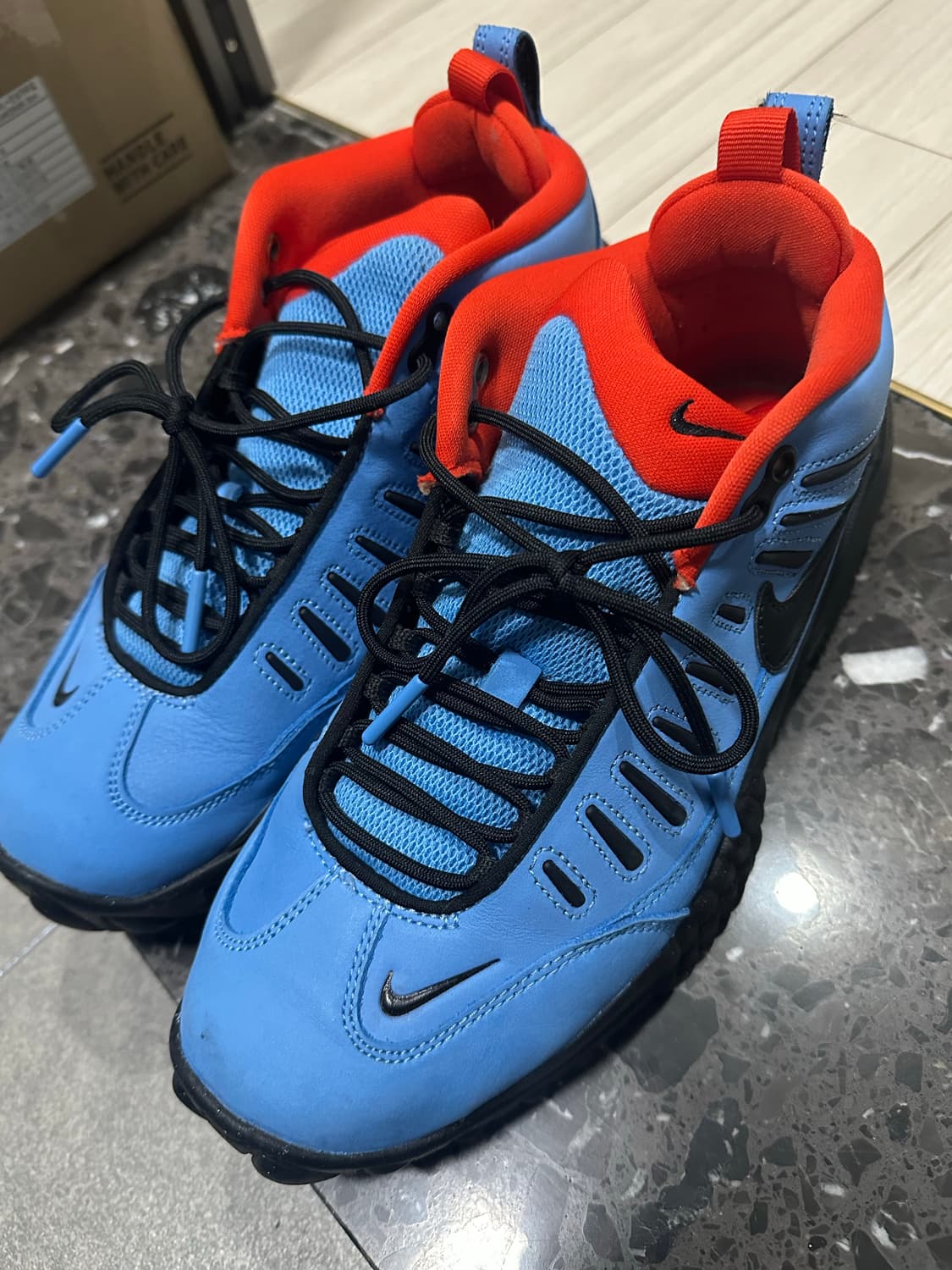 나이키 엠부쉬 에어 어저스트 260 상품이미지1