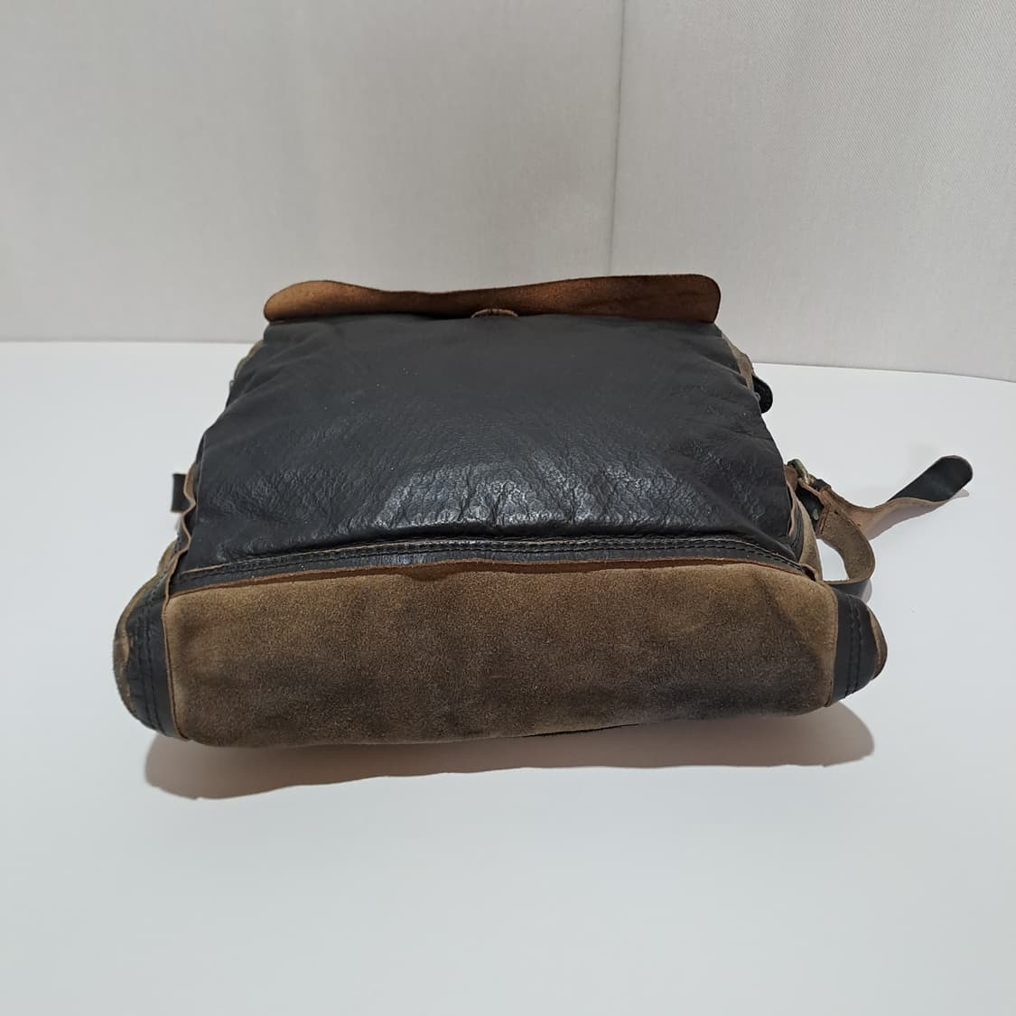 디젤 빈티지 스웨이드 가죽 크로스백 상품이미지6