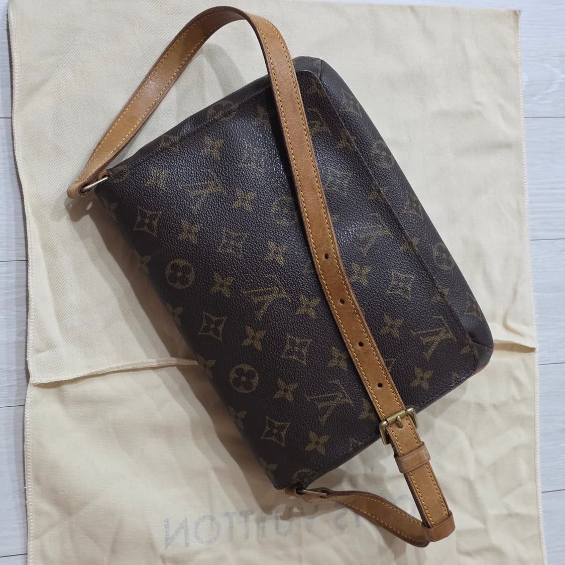 루이비통 모노그램 뮤젯탱고 m51257 (풀박) 상품이미지4