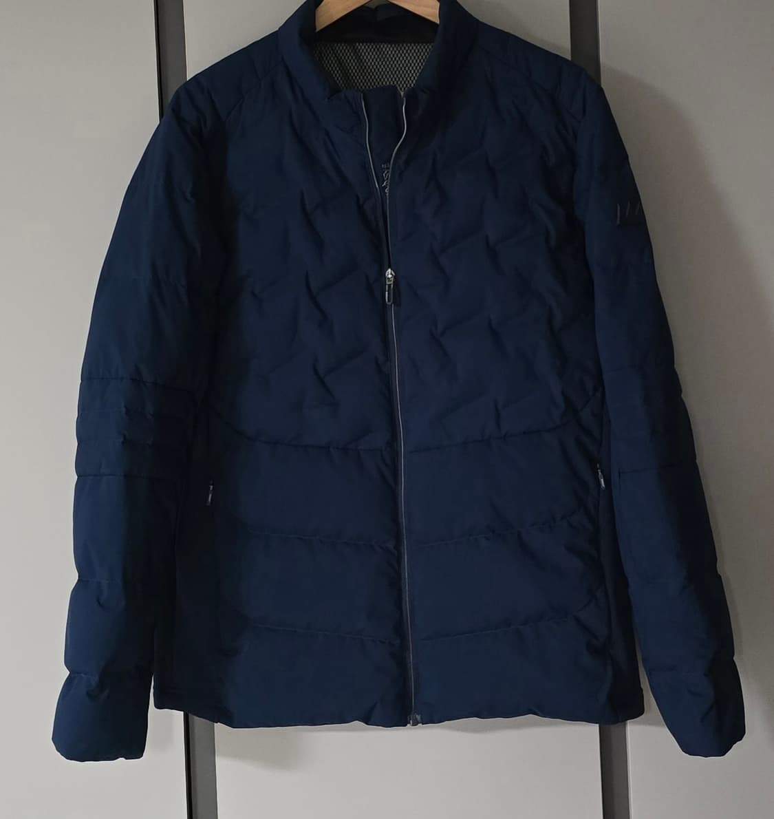 장미쉘바스키아 골프 남성 구스 경량패딩.
싸이즈 105 상품이미지1