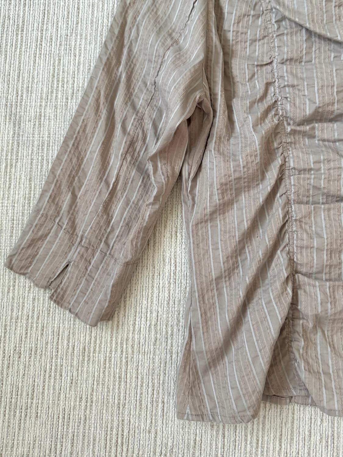 일본브랜드 노아게(noa-ge) 셔링 스트라이프 셔츠 상품이미지4