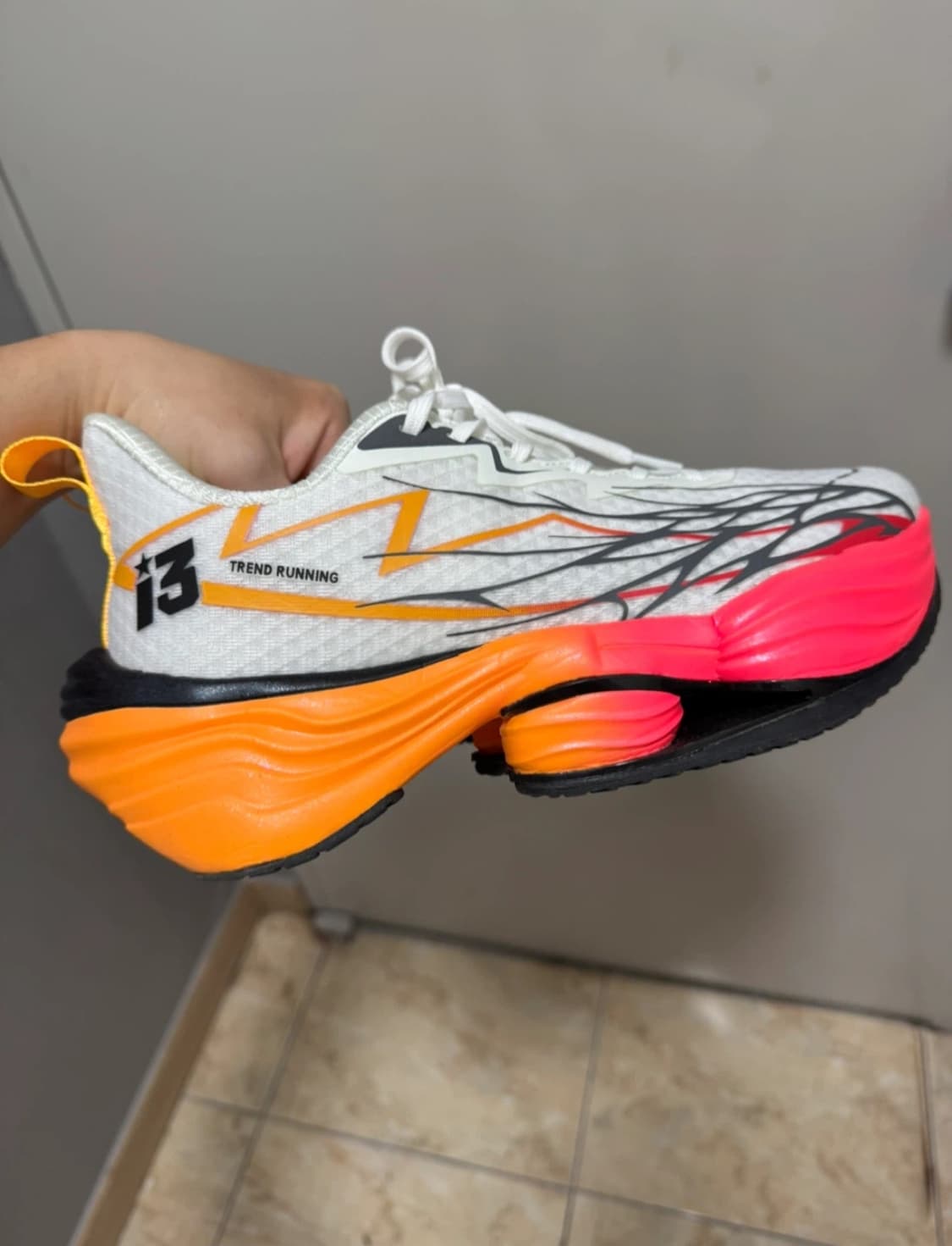 자동으로 달려지는 러닝화 250 10분미만 시착 상품이미지3