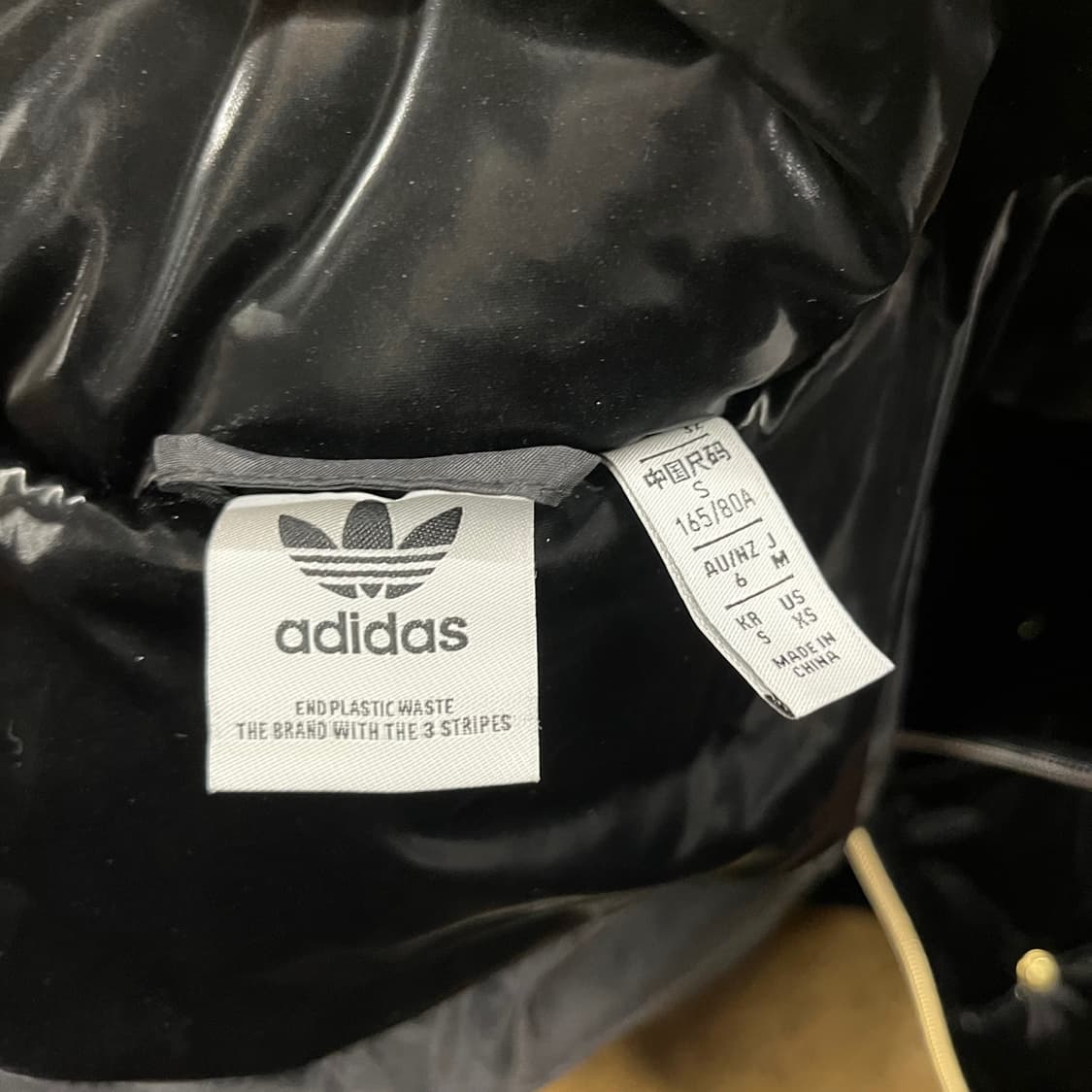아디다스 유광 블랙 트랙탑 숏패딩  상품이미지5