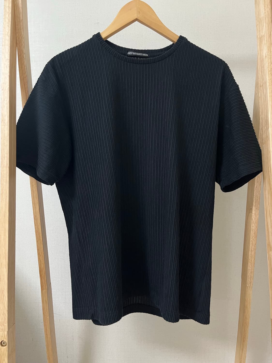 ISSEY MIYAKE MEN 플리츠 반팔티 블랙 3 정품 상품이미지1