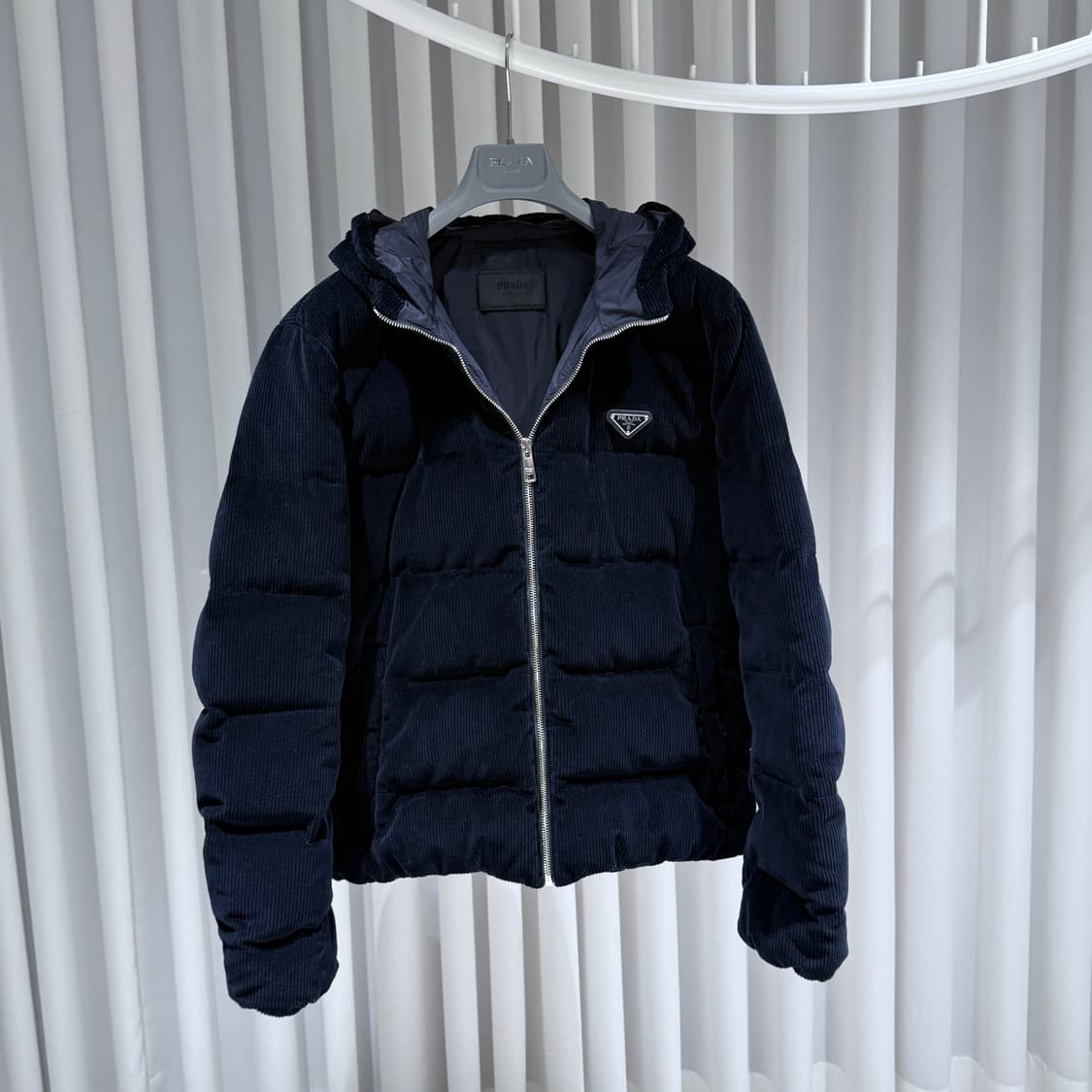 48 / 프라다 코듀로이 네이비 후드 숏패딩 상품이미지3