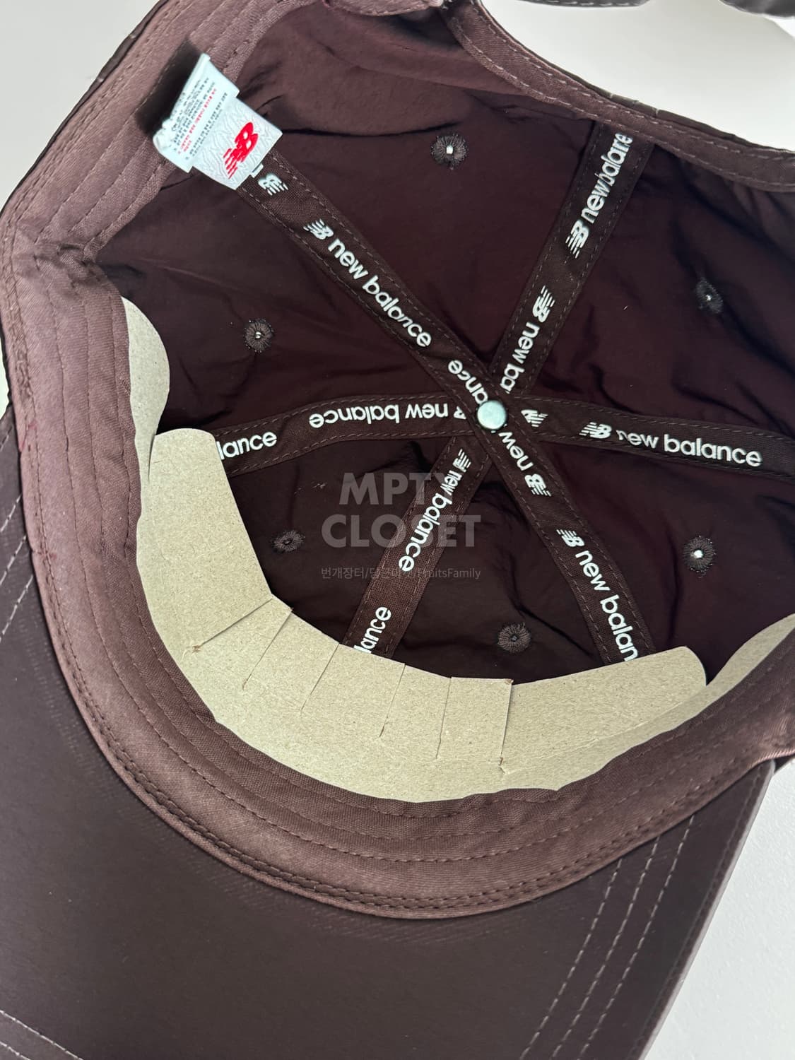 뉴발란스 글로시 나일론 볼캡 브라운 상품이미지5