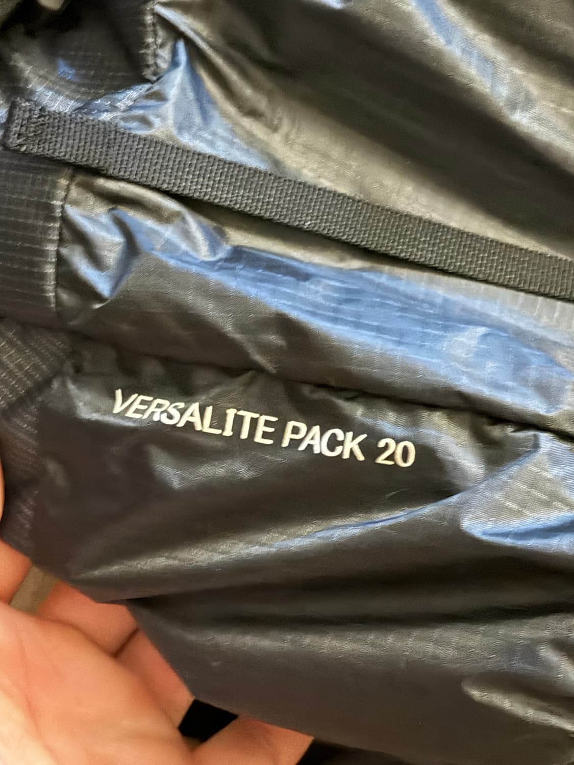 💥몽벨 버사라이트 팩 20 백팩 건메탈 다크 그레이💥 상품이미지4