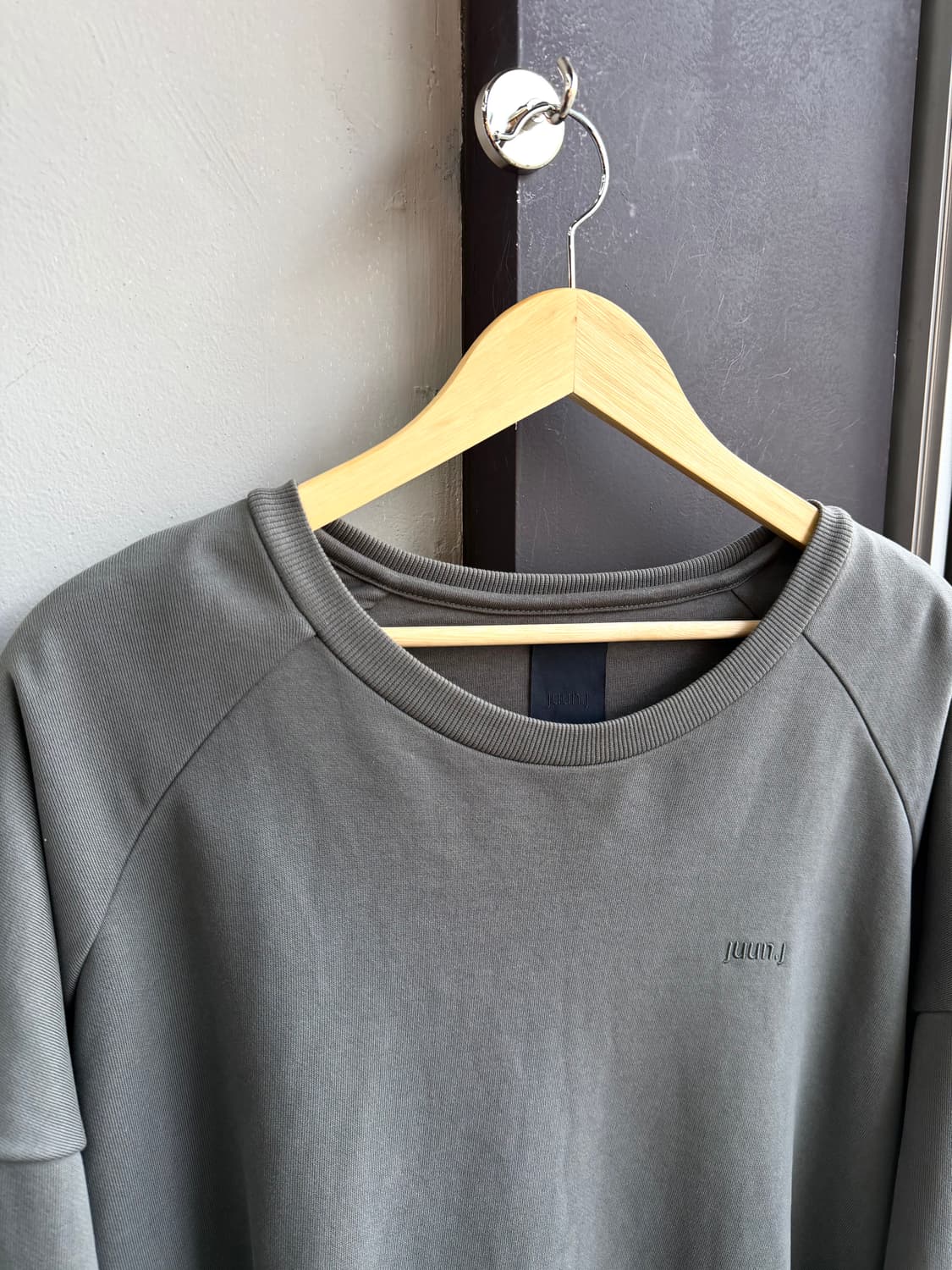 L/ 준지 22FW 백프린팅 맨투맨 상품이미지3