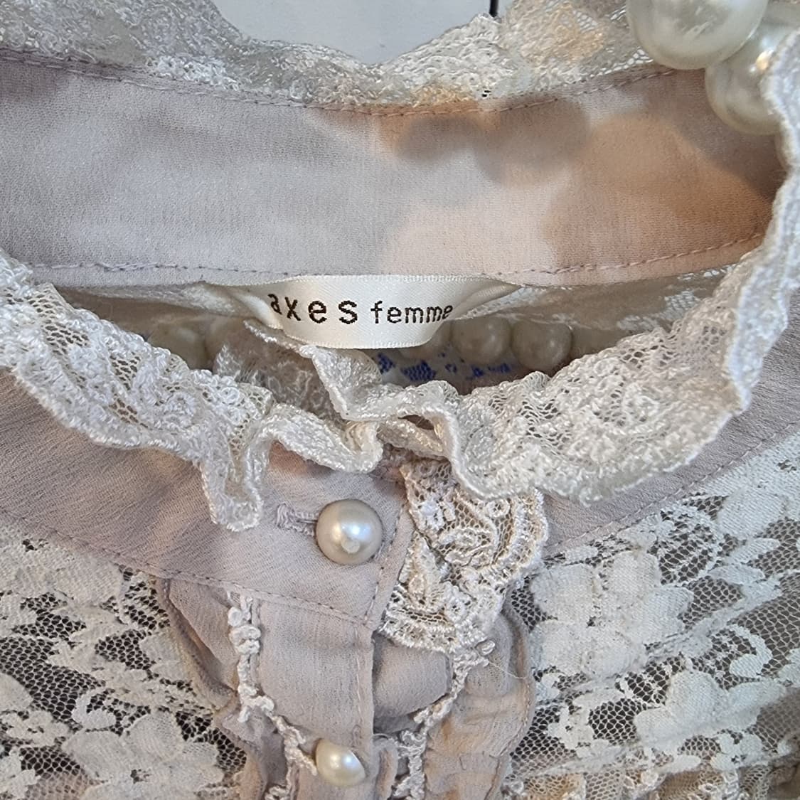 액시즈팜 로맨틱 레이스 카라 시스루 블라우스 상품이미지4