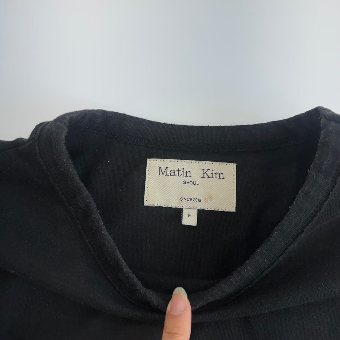 Matin kim 마땡킴 화이트 로고 블랙 반팔 상품이미지5