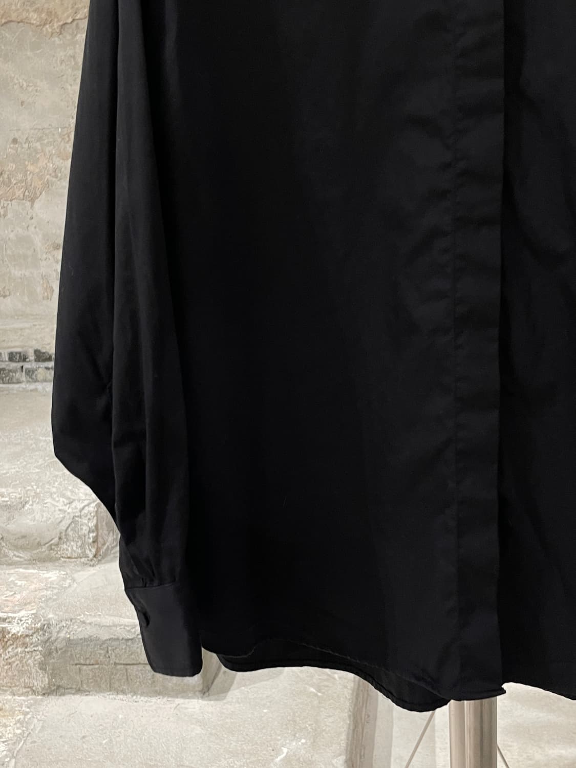 발렌티노 뷰티 블랙 클래식 히든 버튼 코튼 카라 셔츠 상품이미지4