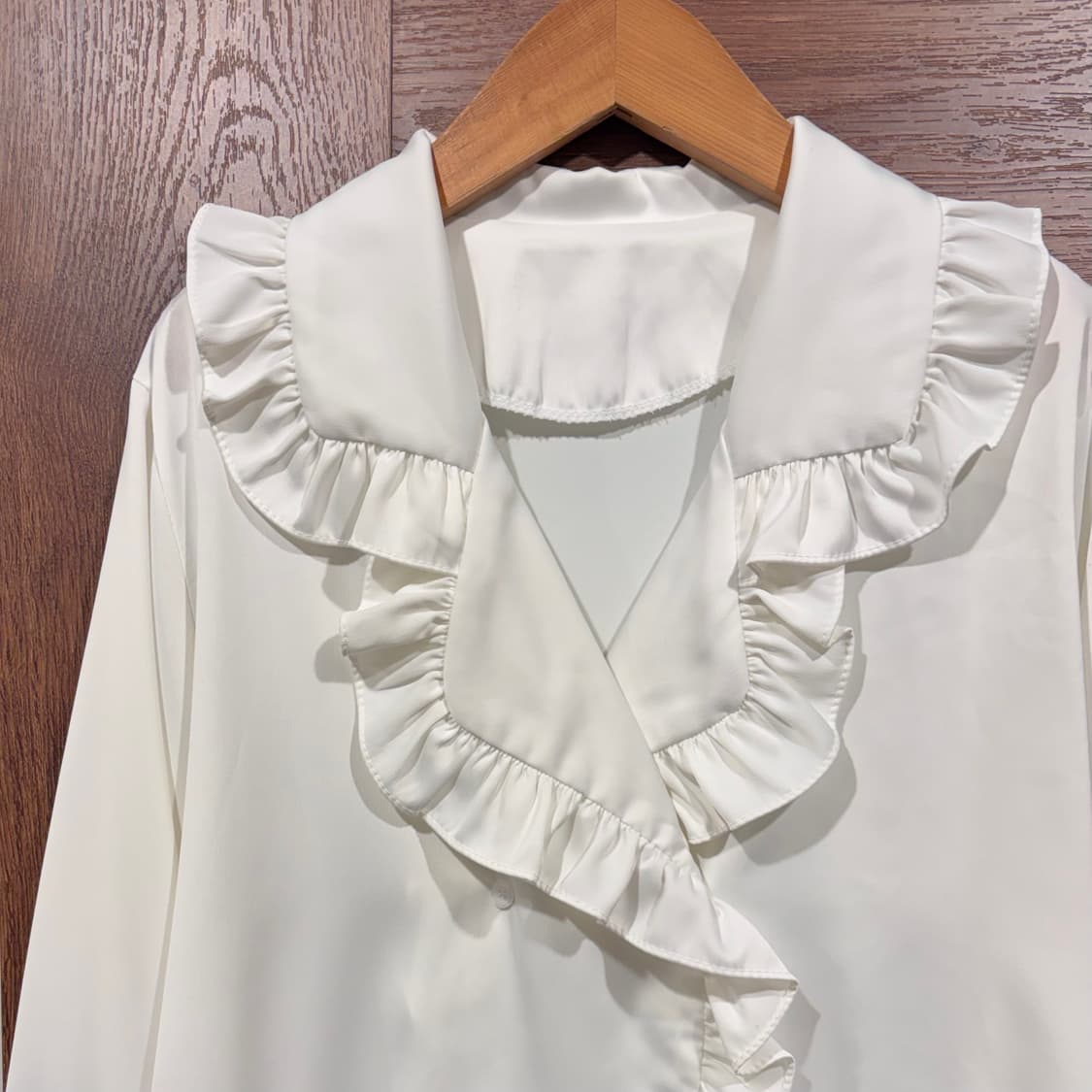 화이트 프릴 빅카라 루즈핏 더블 블라우스 상품이미지4