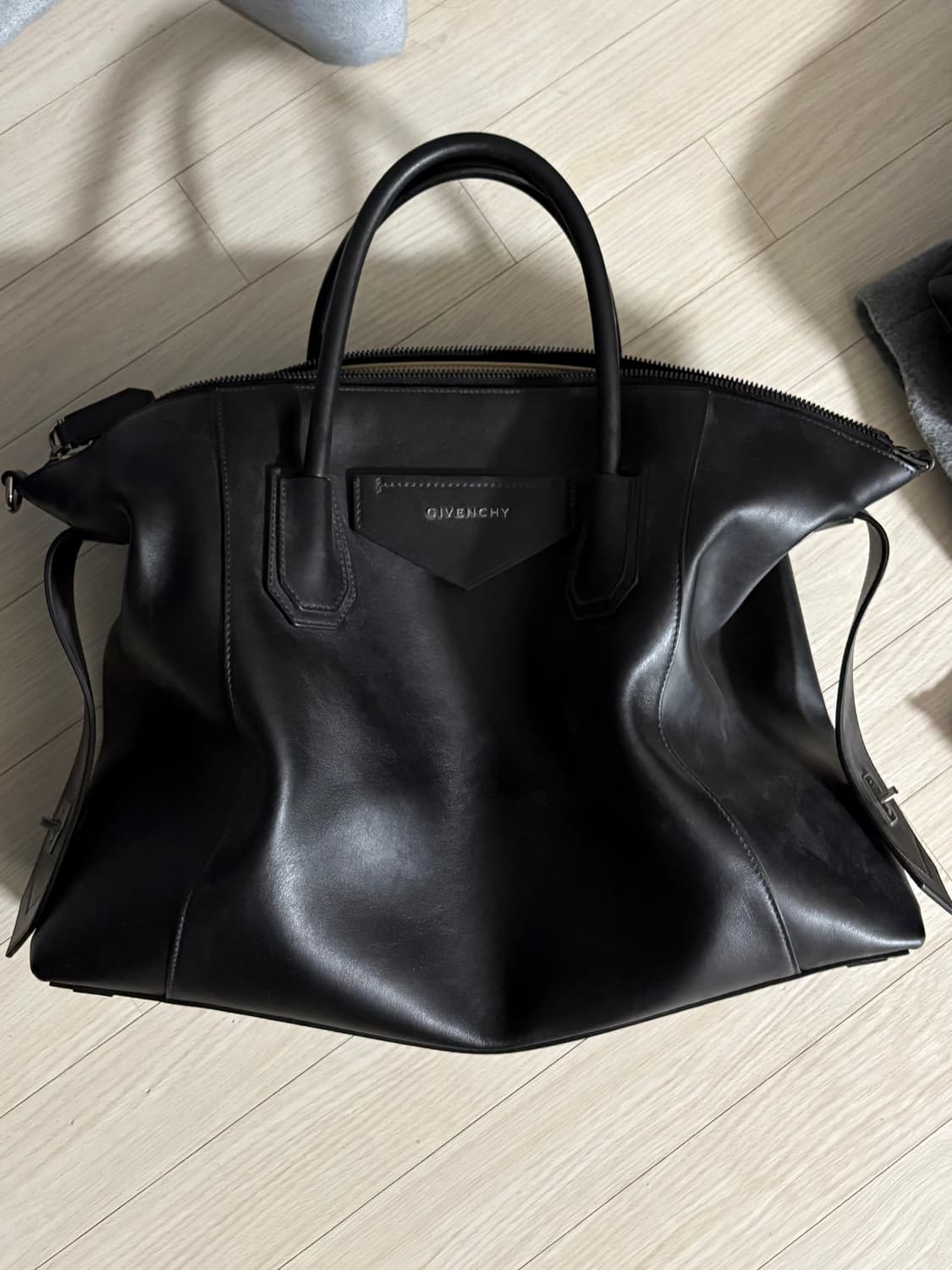 지방시 안티고나 소프트 미듐 상품이미지2