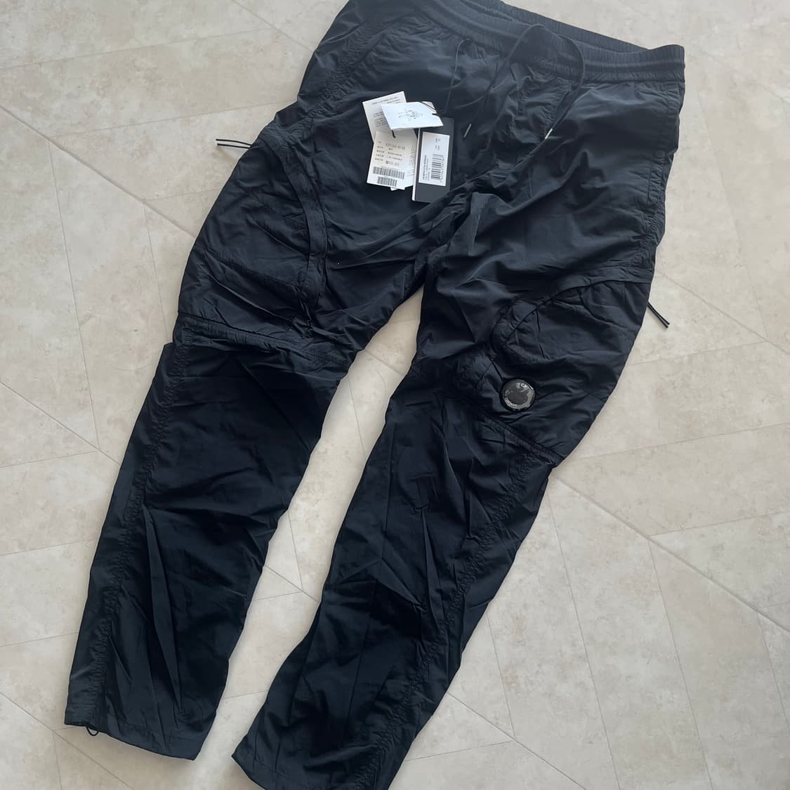 새상품(50)씨피컴퍼니 크롬 R 레귤러 지퍼 나일론팬츠 블랙 상품이미지5