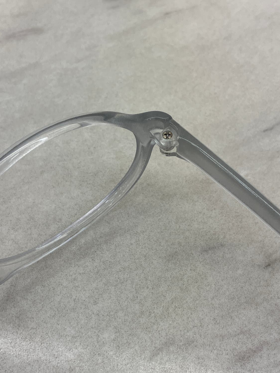 폴리 스위스 Poly swiss 글리터 실버 유광 오벌 뿔테 안경 상품이미지3