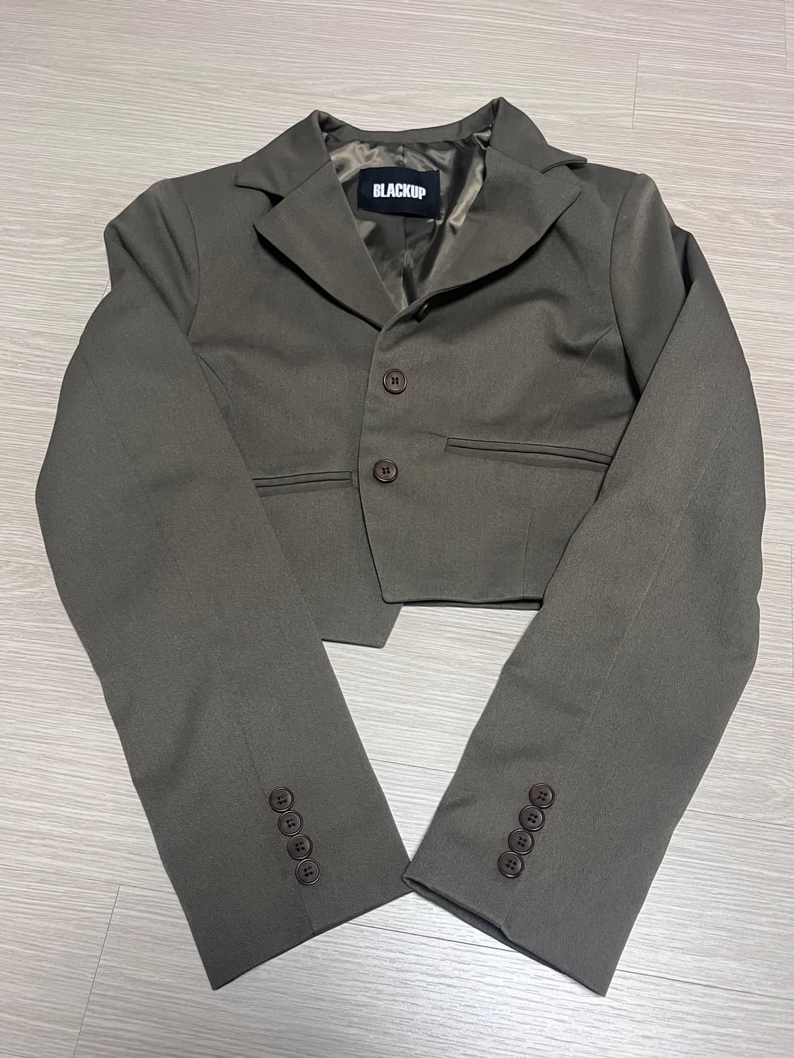 블랙업 크롭 자켓 상품이미지1